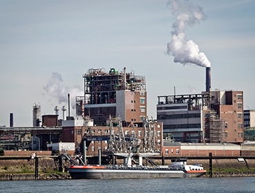 如何減少化學(xué)品對我們造成的傷害？租賃空氣凈化器幫到您